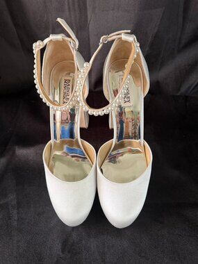 Badgley Mischka Women's Felixa 11 M Wedding Platform Pearl-Satin Pumps